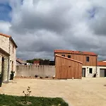 La Borderie - Maison Des Randonnees - étape - De Groupe * Vairé