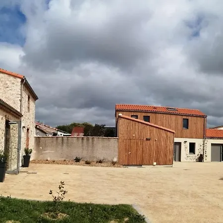 La Borderie - Maison Des Randonnees - Etape - De Groupe * Vairé