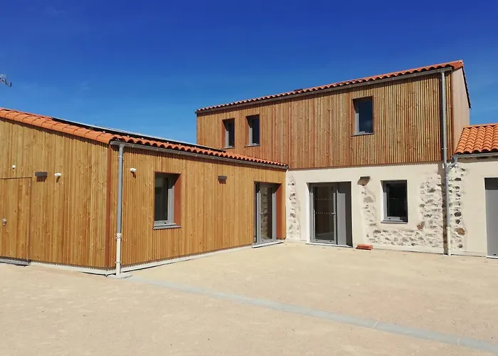 La Borderie - Maison Des Randonnees - Etape - De Groupe * Vairé