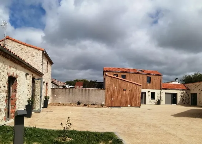 La Borderie - Maison Des Randonnees - Etape - De Groupe * Vairé